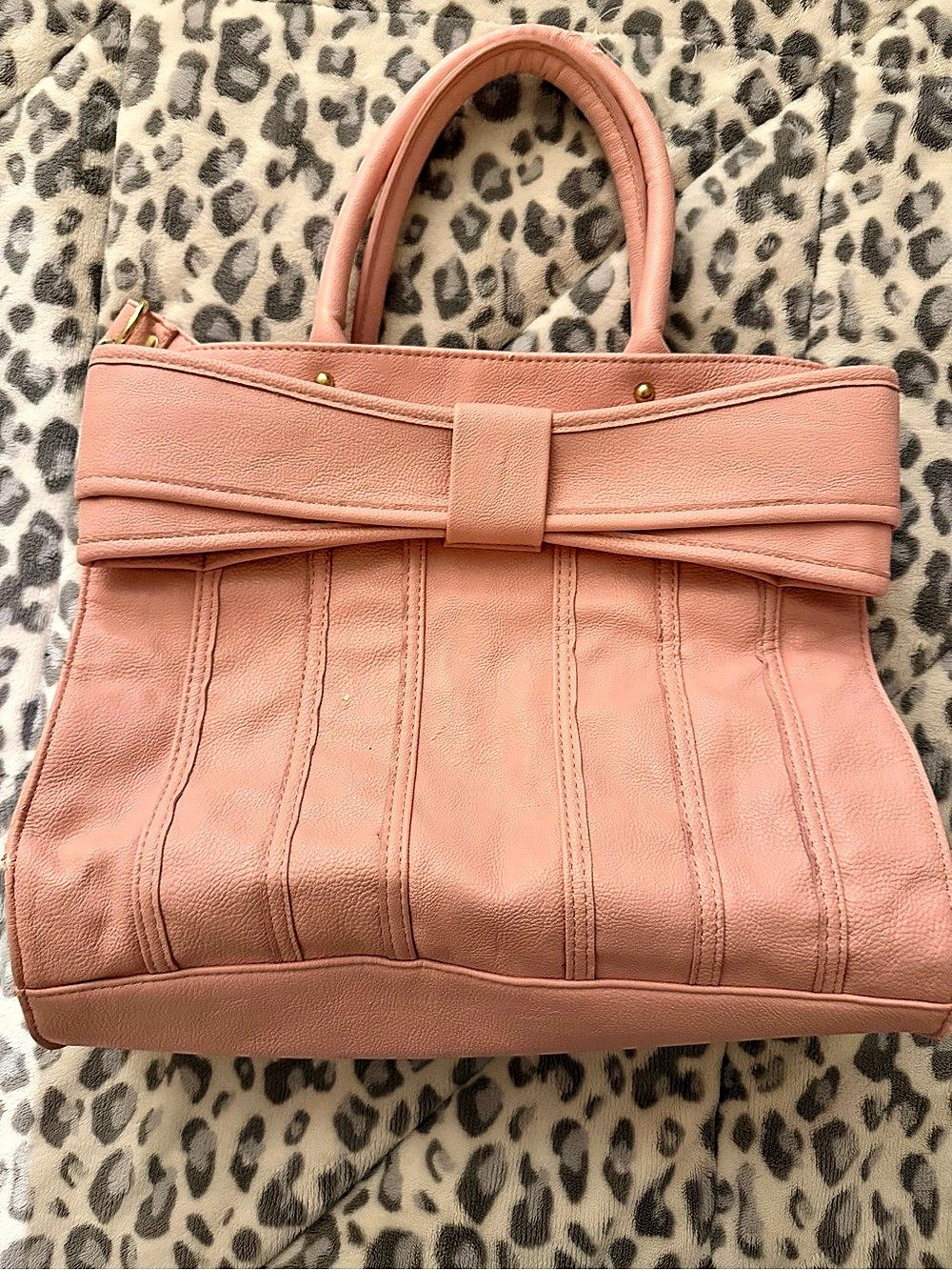 Betsey Johnson  Bow Front Tote in Pink Like New